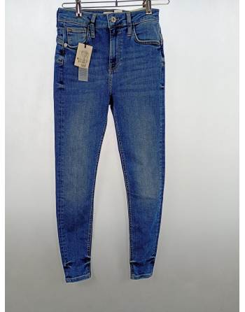 JEANSY Z WĄSKĄ NOGAWKĄ B4014